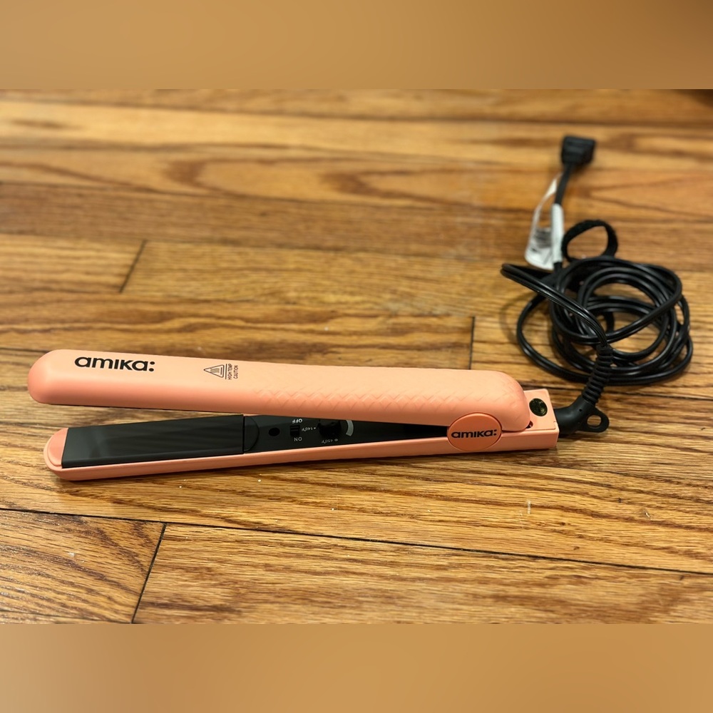 Amika 1.25’ Strand Perfect Straightener